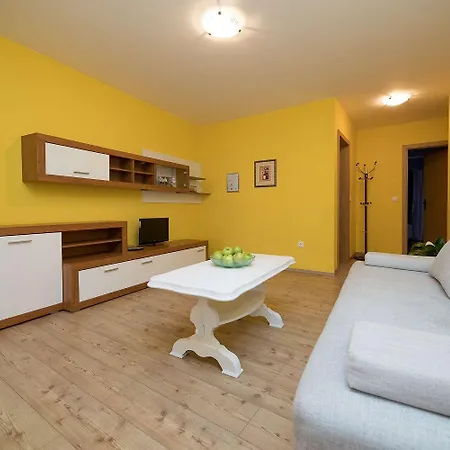 Lejlighed Romantisches Nur 500 Meter Zum Sandstrand Mit Klima, Wifi, Waschmaschine Crikvenica