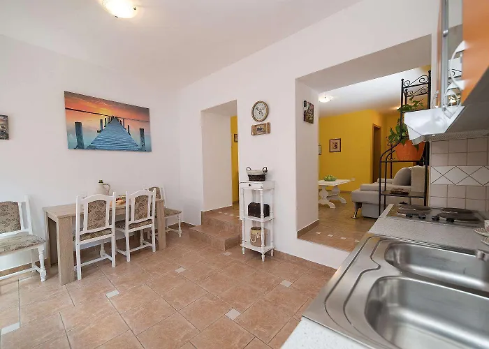 Romantisches Nur 500 Meter Zum Sandstrand Mit Klima, Wifi, Waschmaschine Appartement Crikvenica
